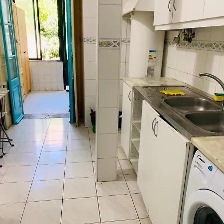 Park Hostel *